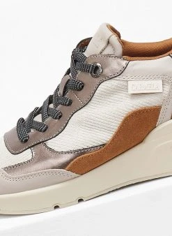 Sneakers δερμάτινα Carmela 160263 - Πάγου -The Fashion Project κατάστημα sneakers dermatina carmela 160263 108901 cb3a