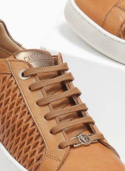 Sneakers δερμάτινα με διάτρητο σχέδιο Carmela 160797 - Κάμελ -The Fashion Project κατάστημα sneakers dermatina me diatrito sxedio carmela 1607 110310 zb93