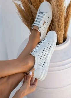 Sneakers δερμάτινα με διάτρητο σχέδιο Carmela 68568 - Λευκό