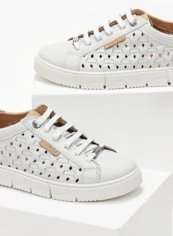 Sneakers δερμάτινα με διάτρητο σχέδιο Carmela 68568 - Λευκό -The Fashion Project κατάστημα sneakers dermatina me diatrito sxedio carmela 6856 103573 tvtt
