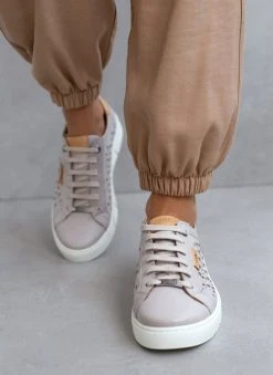 Sneakers δερμάτινα με διάτρητο σχέδιο Carmela 68568 - Πάγου -The Fashion Project κατάστημα sneakers dermatina me diatrito sxedio carmela 6856 103574 62nn