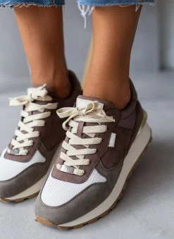 Xti Footwear Sneakers με μεταλλική λεπτομέρεια Xti 140315 - Τάουπε